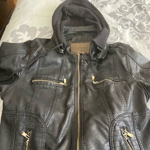 Chaqueta de piel negra